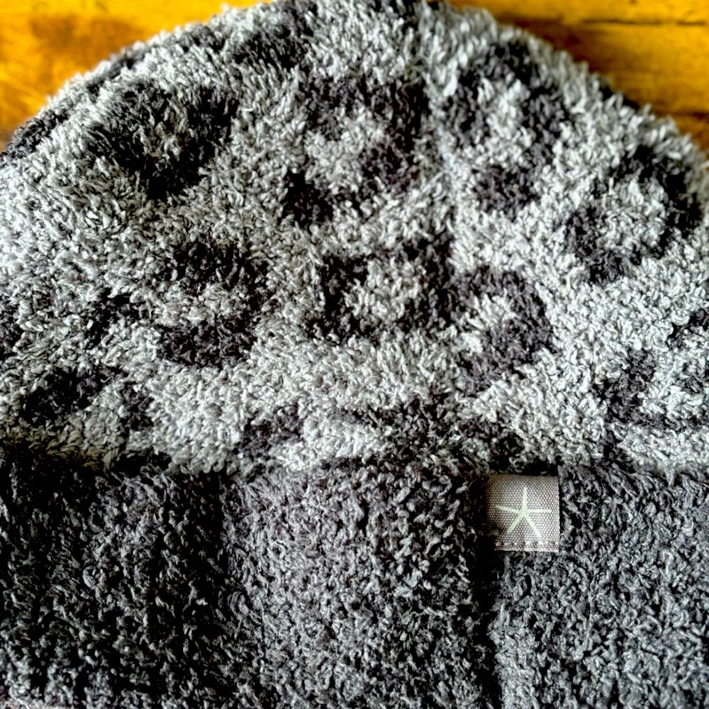 Brand New never worn Barefoot Dreams beanie